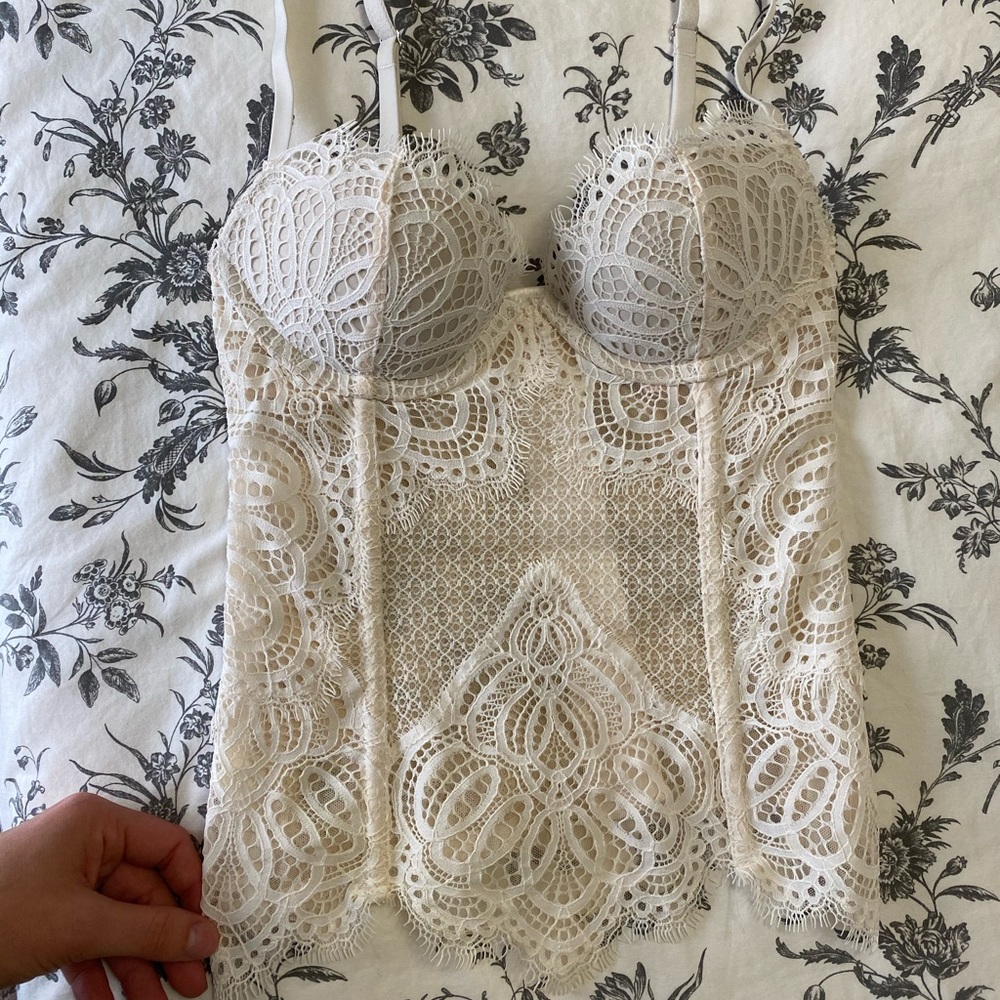 GORGEOUS Victoria’s Secret cream colored Corset.